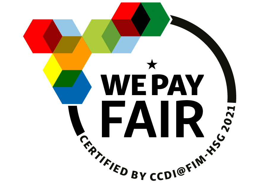 Logo mit bunten Sechsecken und dem Text „WE PAY FAIR“ mit „CERTIFIED BY CCDI@FIM-HSG 2021“ in kreisförmiger Anordnung.